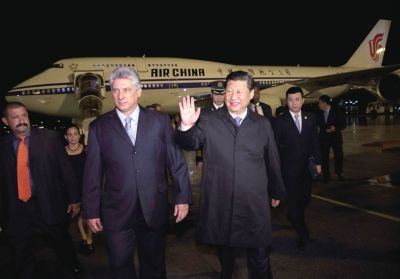 21日晚,習(xí)近平乘坐的專機(jī)抵達(dá)哈瓦那何塞·馬蒂國(guó)際機(jī)場(chǎng)。古巴國(guó)務(wù)委員會(huì)第一副主席兼部長(zhǎng)會(huì)議第一副主席