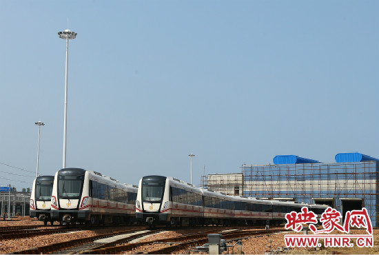 選擇地鐵出行，已經(jīng)是不少鄭州市民的首選