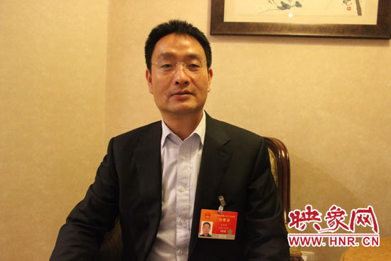 全國人大代表、輝縣市張村鄉(xiāng)裴寨社區(qū)黨總支書記裴春亮