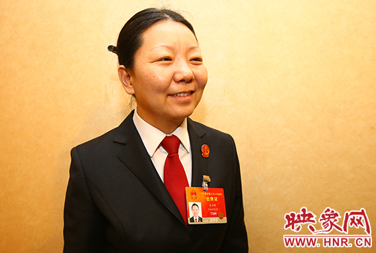 全國人大代表、河南省寶豐縣人民法院副院長、鬧店鎮(zhèn)法庭庭長朱正栩