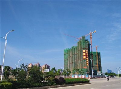 泉州東海片區(qū)海悅府地產(chǎn)項(xiàng)目。該項(xiàng)目開(kāi)發(fā)公司董事蔡俊偉于春節(jié)前被帶走調(diào)查。