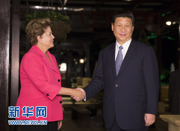 3月27日，國(guó)家主席習(xí)近平在南非德班會(huì)見(jiàn)巴西總統(tǒng)羅塞夫。新華社記者 蘭紅光 攝