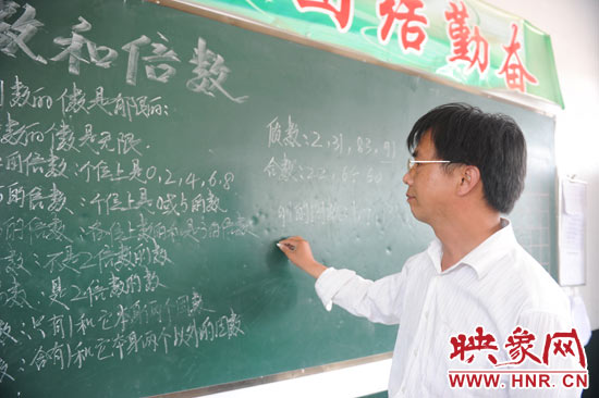 王格現(xiàn)在給5年紀的孩子們上課。