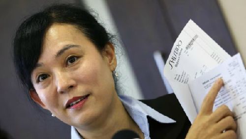 翁靜晶11月16日召開記者會(huì)交代定慧寺賬目詳情。