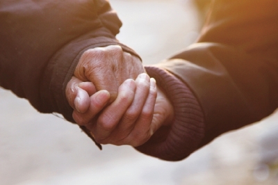 老太與老伴無證同居十年 或被繼子女趕走 老太與老伴無證同居十年 或被繼子女趕走