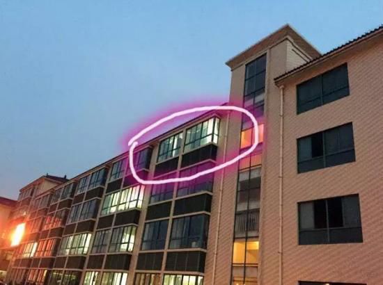 就在這間教室，吳老師在監(jiān)考中過世。