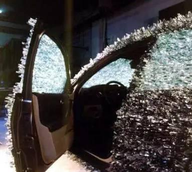 驚！車主用玻璃渣改裝瑪莎拉蒂