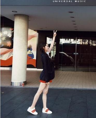 歐陽娜娜長(zhǎng)腿吸睛