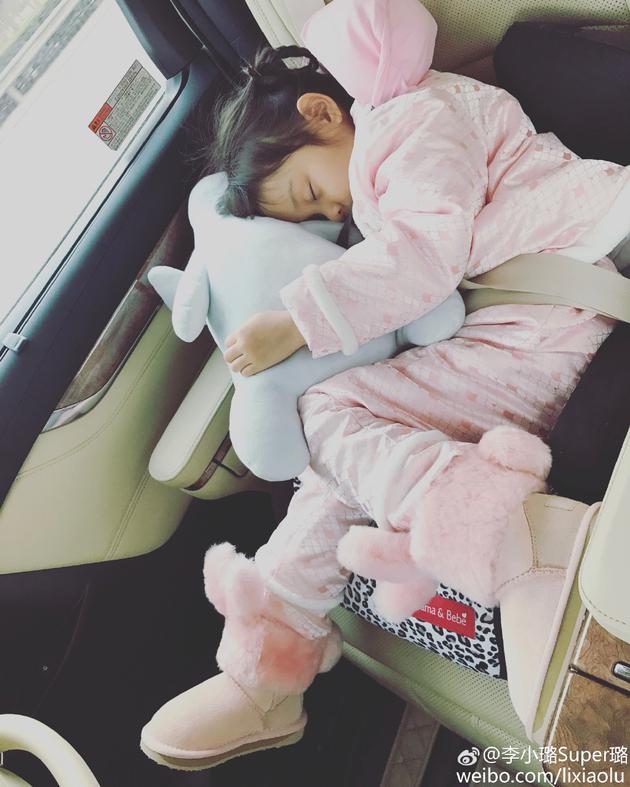 甜馨巧妙回答阿姨問(wèn)話(huà) 網(wǎng)友:段子手已上線(xiàn)