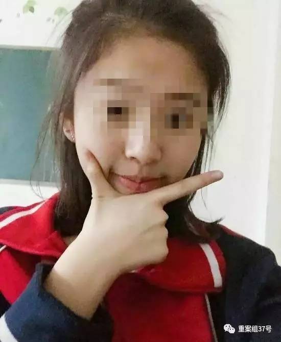 17歲高中男生教室里掐死女同學(xué)，被訴故意殺人和強(qiáng)奸