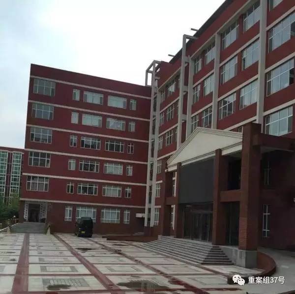 17歲高中男生教室里掐死女同學(xué)，被訴故意殺人和強(qiáng)奸