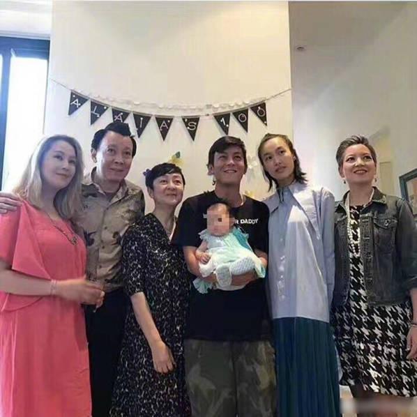 陳冠希女兒首曝光 陳冠希女友是誰？秦舒培個(gè)人資料照片家庭背景