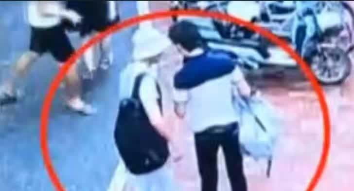 奶奶幫孫子收快遞遇恐怖一幕 這幾天收快遞要當心