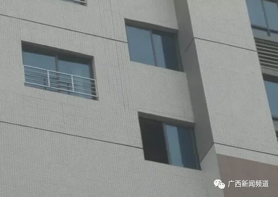 12日上午，經(jīng)過醫(yī)院治療后，女子華某已經(jīng)清醒，并能開口說話。華某對(duì)民警說：