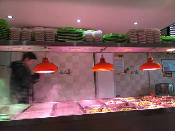 羅正宇經(jīng)常去的炸醬面館，中午和晚上有盒飯吃。