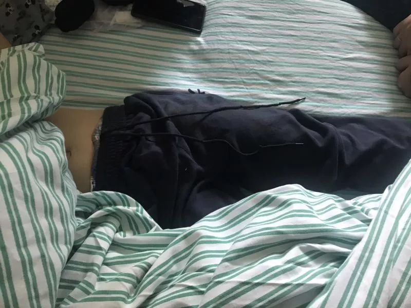 嚇哭！6歲男孩被夾斷手指 罪魁禍?zhǔn)拙故切７? oldsrc=