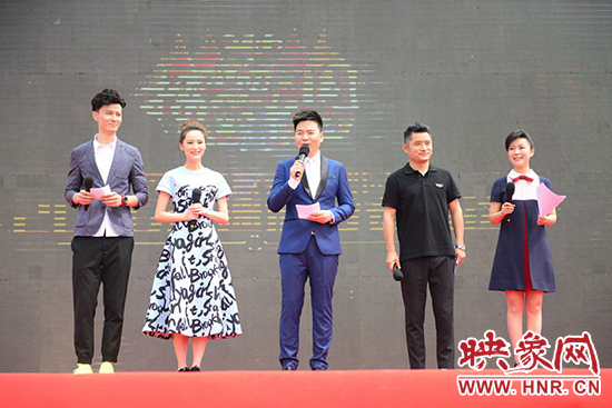 電視臺主持人與電臺主播搭檔主持，讓人耳目一新