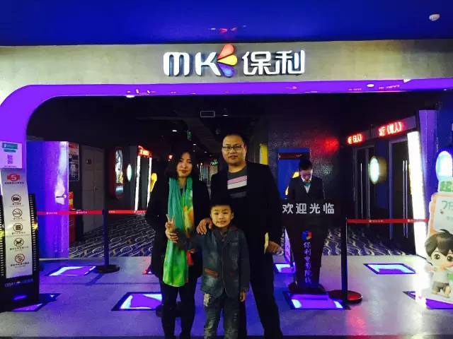 再來看兩個(gè)萌娃，表情都好有戲！