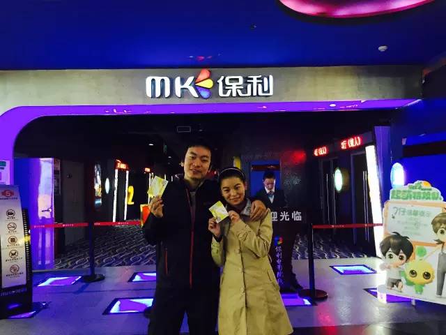 小情侶幸福的呢！