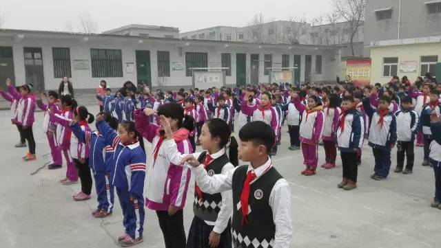 關(guān)愛(ài)留守兒童送溫暖，帶去我們冬日的關(guān)愛(ài)