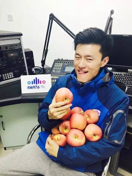 要不你跟我一身裸吧？來嘛來嘛……