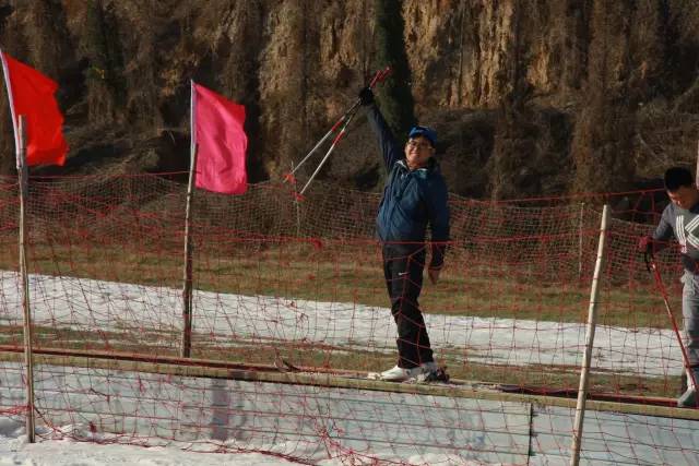 這幾個帥氣的姿勢，真的像專業(yè)級選手了呢