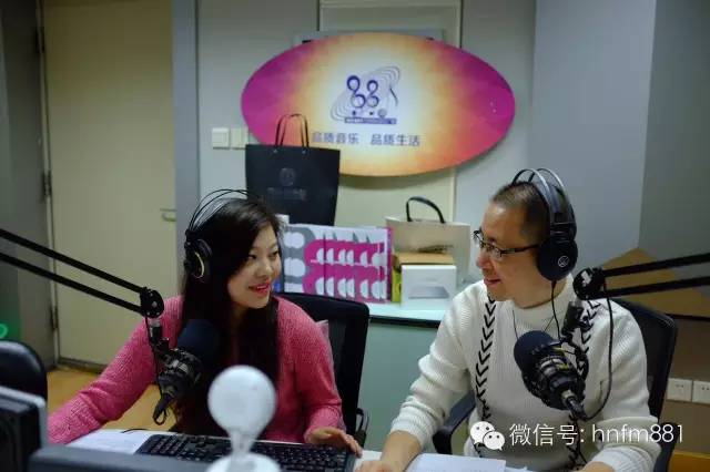 新聞先生凱文和新聞小姐李江也陪伴大家一同跨年！