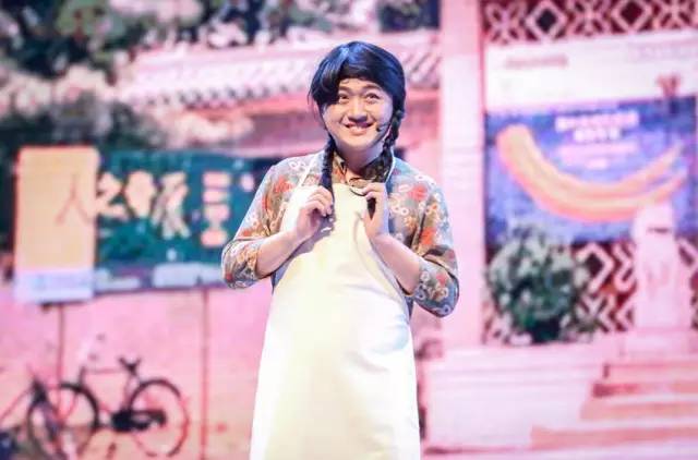 小品《那些年我們錯(cuò)過的一支舞》，主播樂天、張嵩的裝扮你給打幾分？