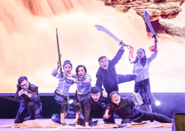 作為本場(chǎng)晚會(huì)的最后一個(gè)節(jié)目，《黃河大合唱》刷新你完全不一樣的體驗(yàn)。