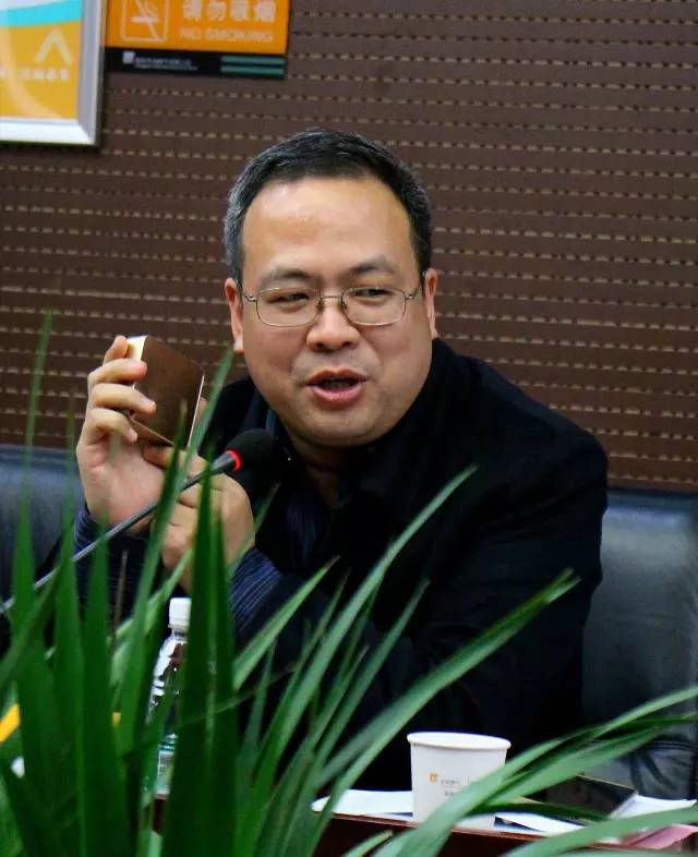 看看上面這位，就是我們1066最紅的男人——付總。