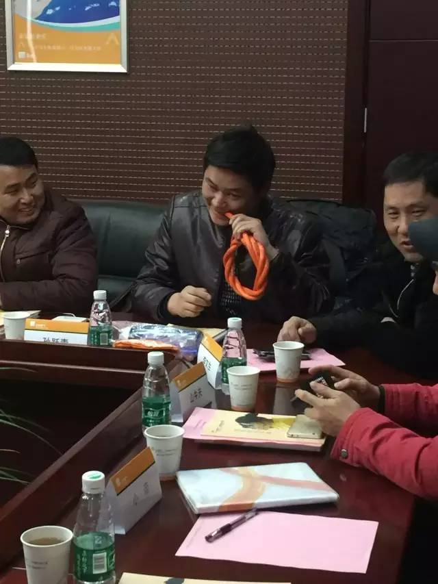 小編想問(wèn)一下咬膠管的孫老師，優(yōu)質(zhì)膠管的口感如何呢？