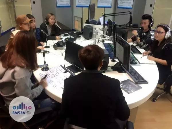 正式直播的時候，美少女們都非常認真哦！