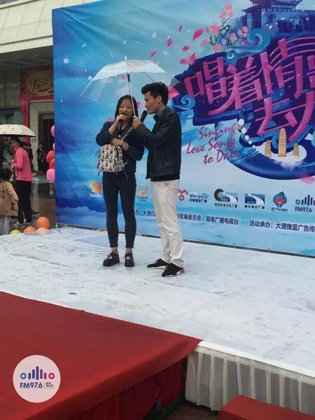 這是一位在校大學校，暗暗的喜歡純純的愛。