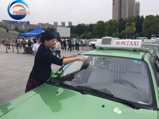 省文明辦專職副主任張曼如，對(duì)愛(ài)心助考活動(dòng)的舉辦給予高度評(píng)價(jià)。