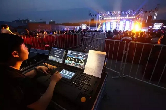 嚴(yán)謹(jǐn)?shù)囊繇懤蠋煟頃男Ч谒目刂浦畠?nèi)。