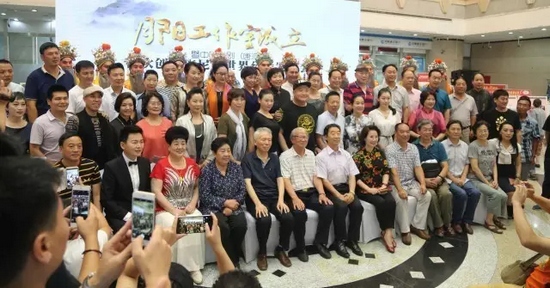 諸多藝術家和社會各界人士以及唐派弟子、戲迷到場祝賀