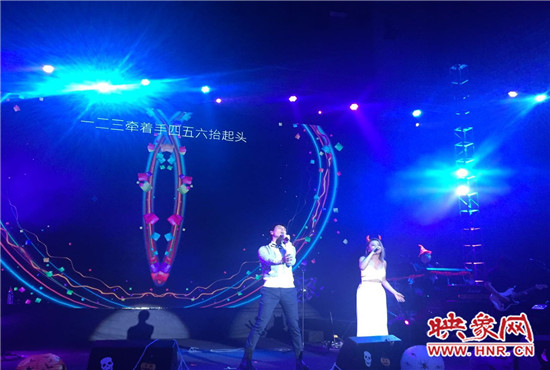 丁當(dāng)現(xiàn)場分享了她的代表曲目，《猜不透》全場大合唱，歌手嚴(yán)爵充分展現(xiàn)創(chuàng)作型歌手的特點(diǎn)。