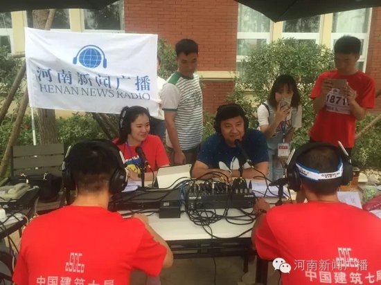 直播間被圍觀群眾包圍啦，是不是沒有看過我們的直播？