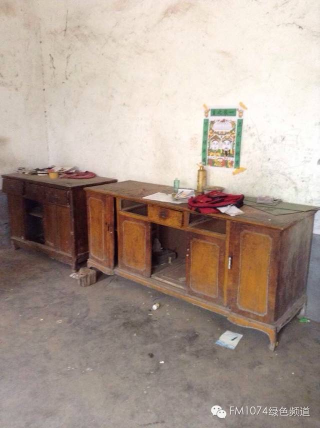 走訪另一個貧困家庭，進去之后才知道什么是真正的一貧如洗、家徒四壁。