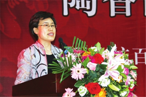 洛陽市委常委、組織部部長，洛陽市關(guān)心下一代工作委員會主任陳向平致辭