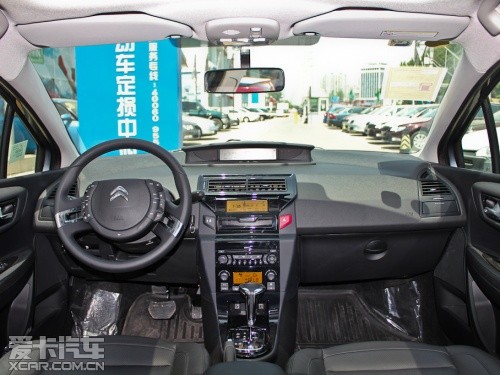 東風雪鐵龍2012款新世嘉三廂 東風雪鐵龍2012款新世嘉三廂