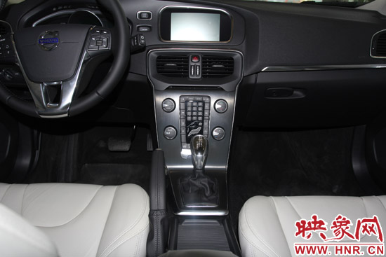 全黑色懸浮式中控臺 全黑色懸浮式中控臺