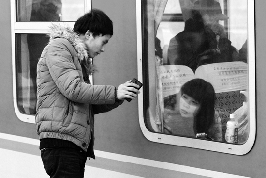 離別后，手機(jī)是傾訴思念最好的工具