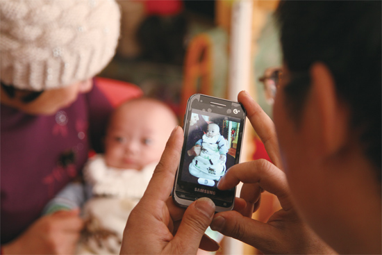 拍幾張照片，帶回去給孩子的爺爺奶奶看