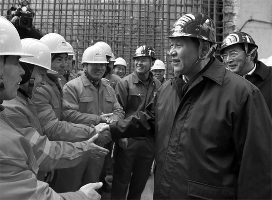 除夕前一天，習近平到北京地鐵8號線南鑼鼓巷站施工工地慰問農民工和技術人員