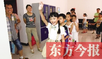 成長訓(xùn)練營面試在東方今報(bào)發(fā)行中心舉行。圖為面試現(xiàn)場