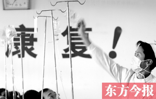 不少人嫌去醫(yī)院看病費時費錢，可是很多病癥并不是網(wǎng)上問問專家、自行買藥吃就能治療的