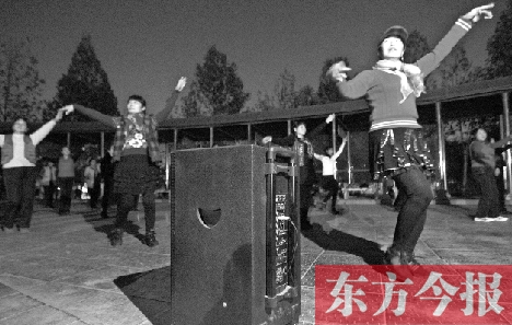 做到既讓跳舞的人有地方，又不影響他人休息，這才是化解矛盾的根本出路