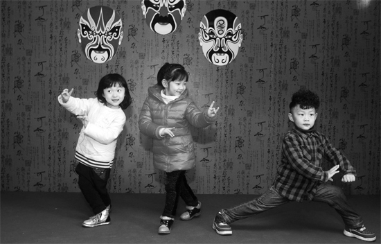 11月19日，鄭州市銘功路小學(xué)的金名劇場(chǎng)