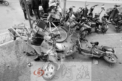 被撞的電動車 被撞的電動車